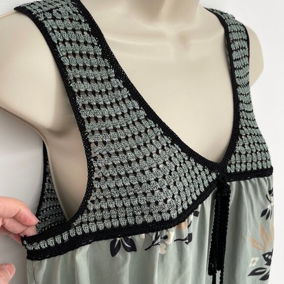 BCBGMaxAzria Crochet Bodice Silk Top Sz M Sleeveless Floral Birds Lightweight - Picture 7 of 13
